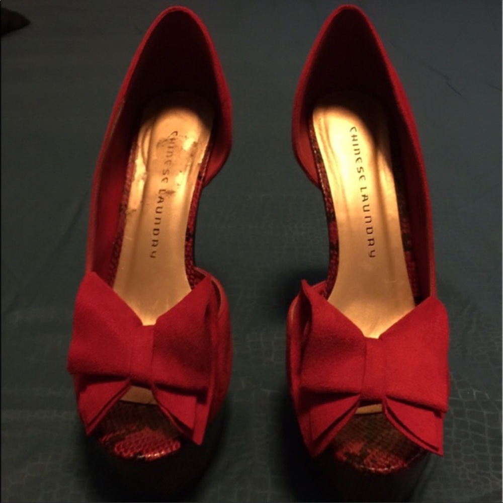 Bow heels